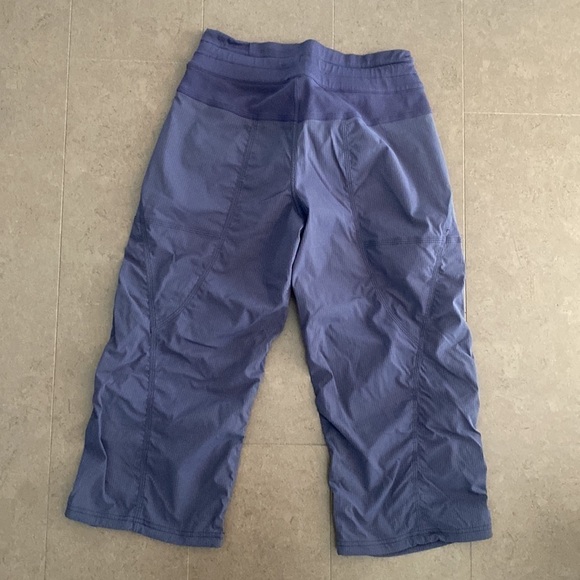 LULULEMON studio crop size 4 - Picture 3 of 6